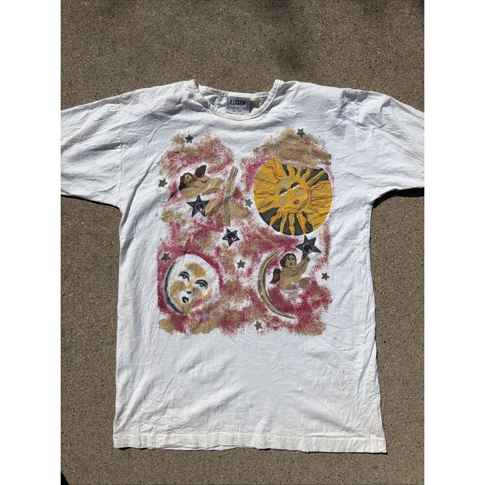 VTG Illusion Art Wear Angels, Sun, Moon & Stars Graphic One Size 2XL White Shirt